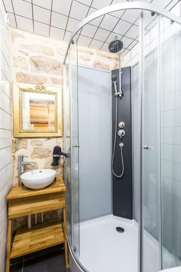 شقة باريس  في Pretty 25 M2 In A Lively District المظهر الخارجي الصورة